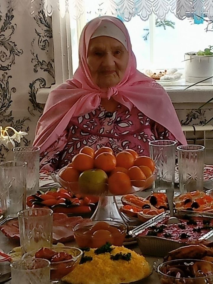 Елмаеп әни каршы ала