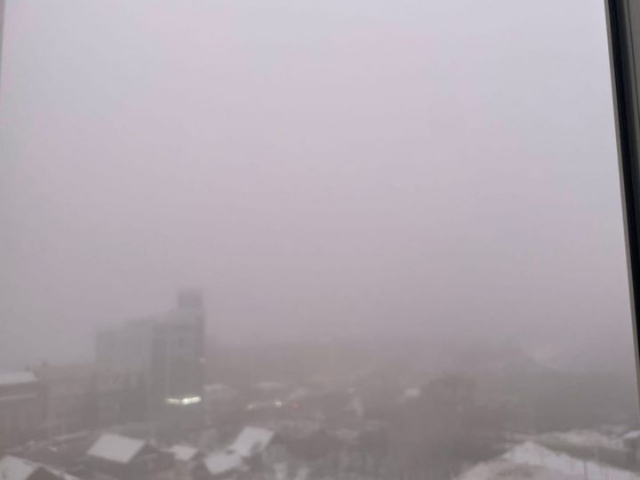 Казань охватил густой туман