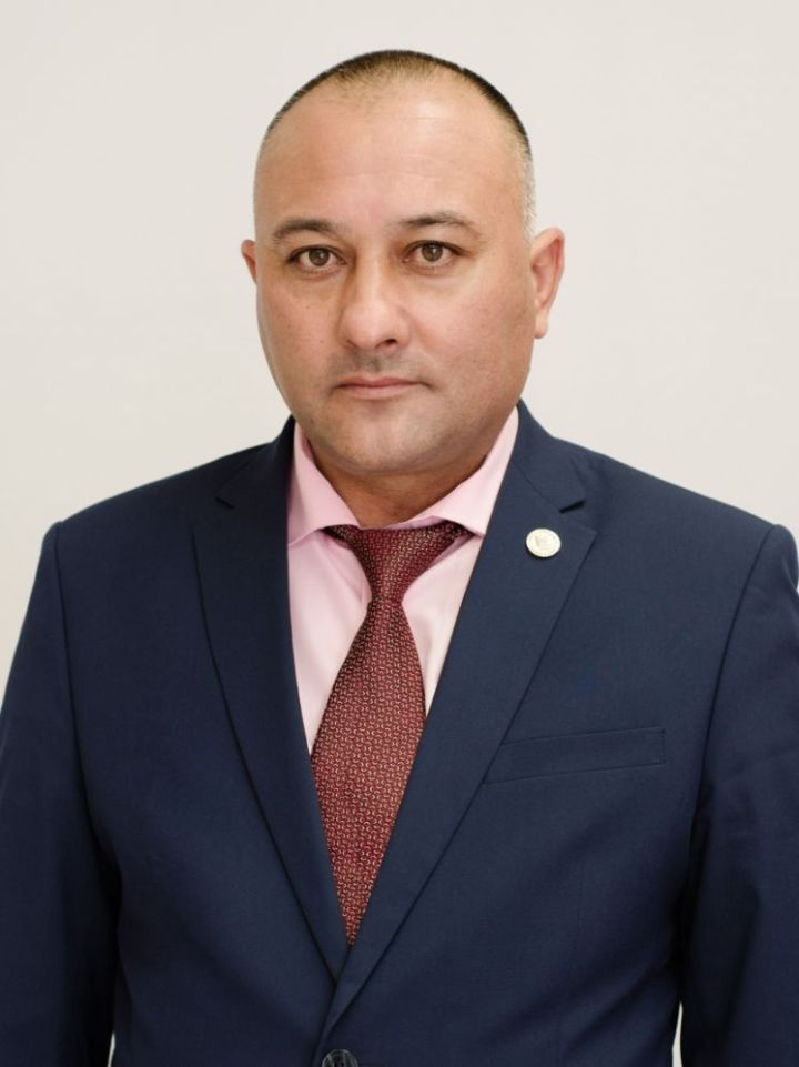 Хөрмәтле укытучылар, тәрбиячеләр, өстәмә һәм һөнәри белем бирү педагоглары, мәгариф ветераннары!