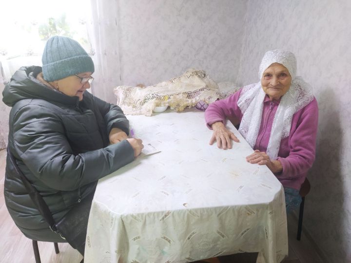 Миннебикә апа Шакирова «Арча хәбәрләре»нә гомере буе язылып килгән