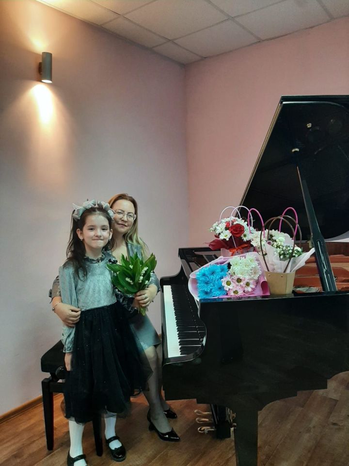Диана Мухамедьярова и ее преподаватель Эльвира Рахматуллина получили Гран-при в Республиканском конкурсе