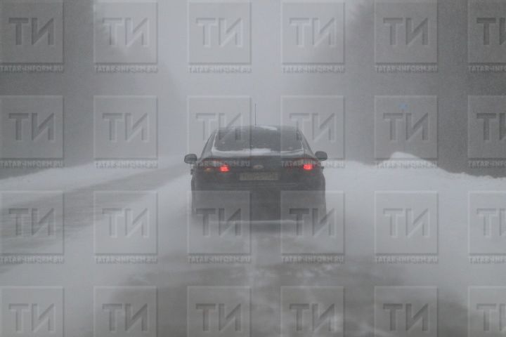 Татарстанда буран, көчле җил көтелә, юлларга кар салачак