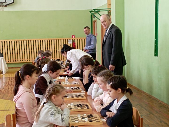 Татарстанда беренче тапкыр башлангыч мәктәпләр арасында шашка турниры узды.