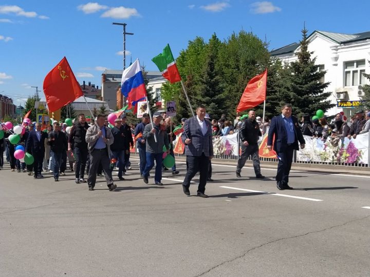 Арча үзәгендә тантаналы парад һәм бәйрәм митингы узды