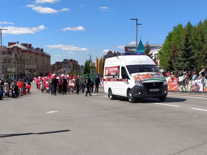 Арча үзәгендә тантаналы парад һәм бәйрәм митингы узды