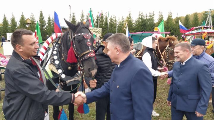 Яңа Кырлайда Ат көне узды