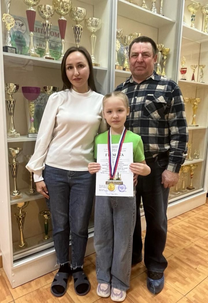 Шашкада да чемпион, шахматта да чемпион
