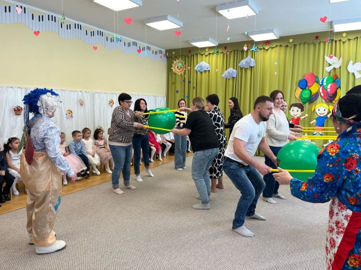 Әти-әни һәм кунаклар безгә гел килеп торсын
