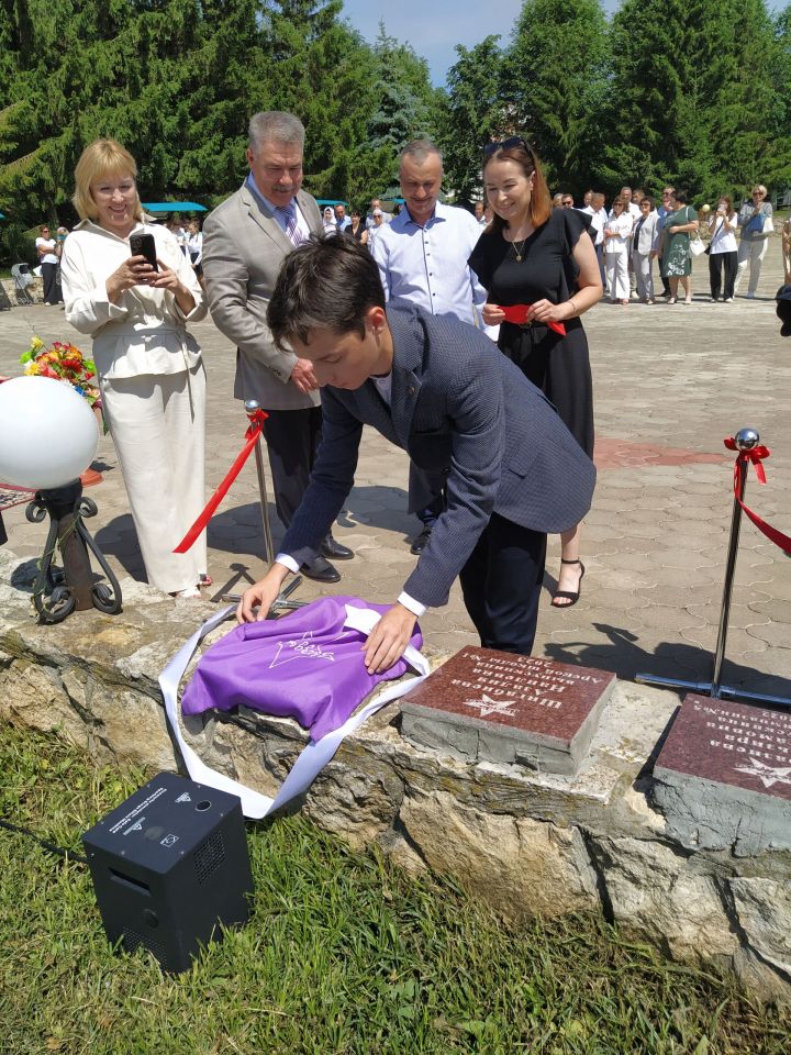 На Аллее Славы города Арск загорелась новая звезда