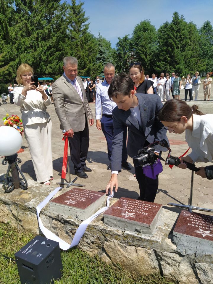 На Аллее Славы города Арск загорелась новая звезда