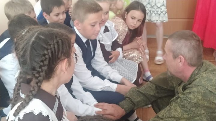 Арчаның 7нче мәктәбендә бик дулкынландыргыч очрашу булды. Күзләр яшьләнде...