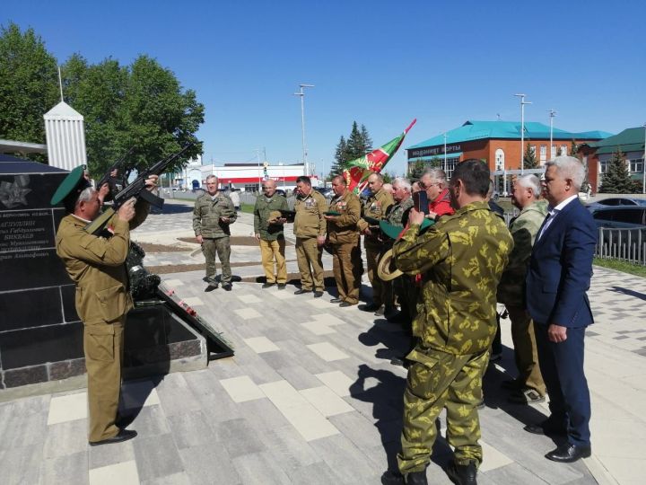 Виктор Азизовны бер минутлык тынлык белән искә алдылар