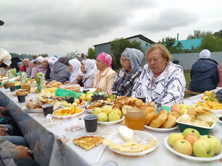 Иске Кенәрдә авылдашлар очрашты