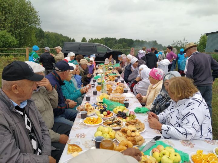 Иске Кенәрдә авылдашлар очрашты