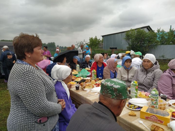 Иске Кенәрдә авылдашлар очрашты