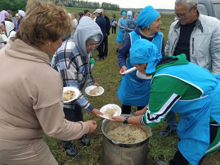 Иске Кенәрдә авылдашлар очрашты