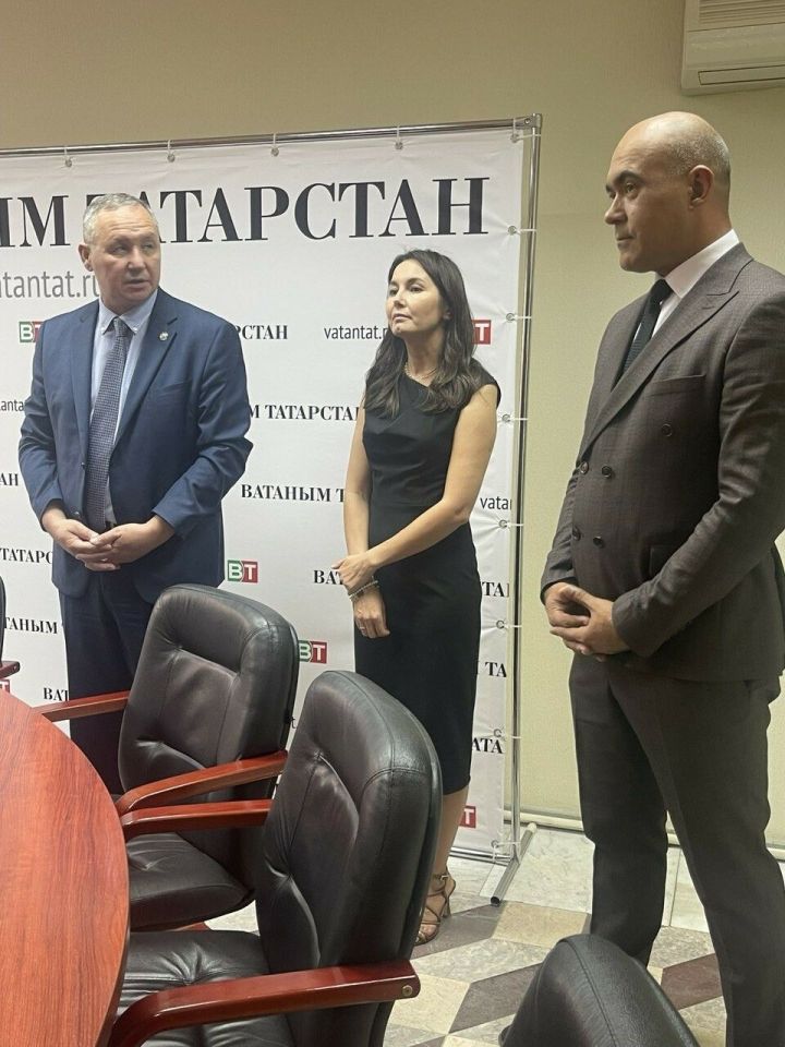 «Ватаным Татарстан» газетасы коллективына баш мөхәррир тәкъдим ителде