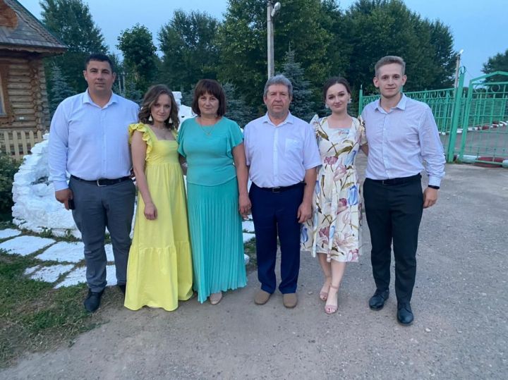Динар Төхвәтуллин: “Акча югалту берни түгел. Йөзеңне югалтма. Берәүгә дә кирәк булмыйсың. Иң хәтәре шул. Язылмаган закон бу”