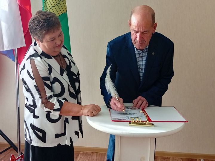 Альберт Хәмидуллин: «Тагын бер кат Рәмзияне сатып алырга туры килде шул»