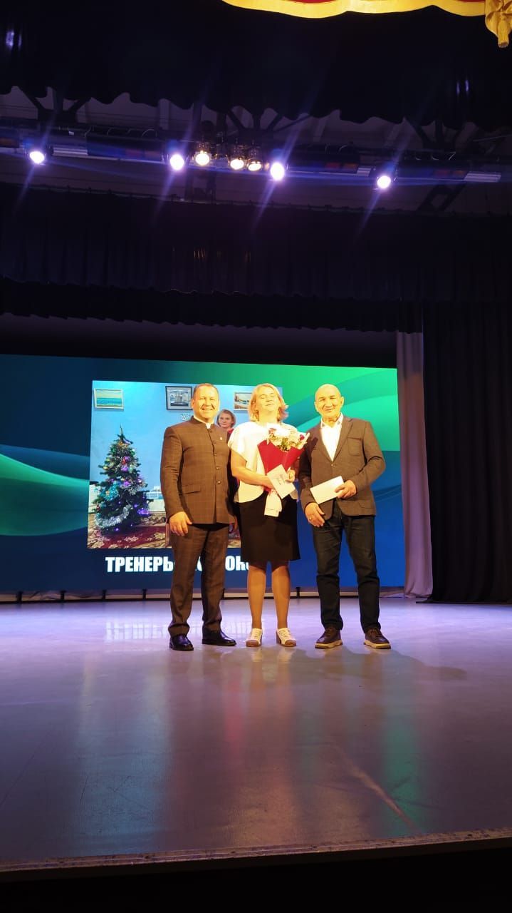 Көчле спортчыларны, тренерларны котладылар