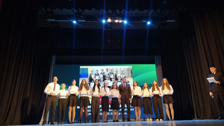 Көчле спортчыларны, тренерларны котладылар