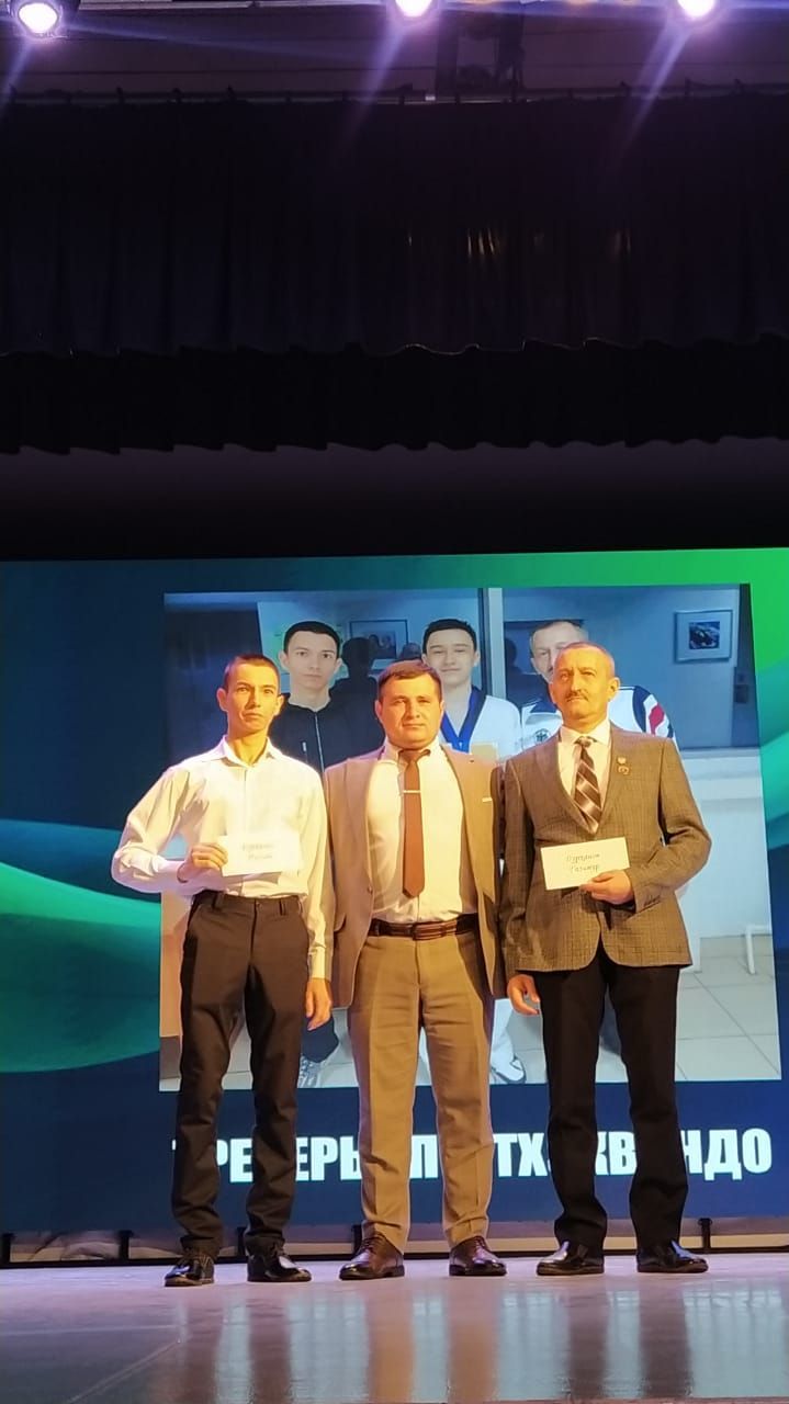 Көчле спортчыларны, тренерларны котладылар