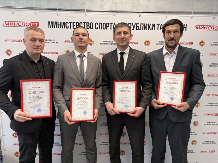 Арча тренерлары бүләкләнде