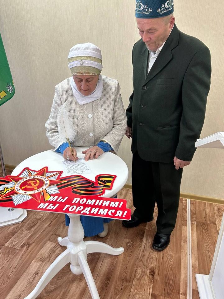 ЗАГС бүлегендә солдатларга хат язалар