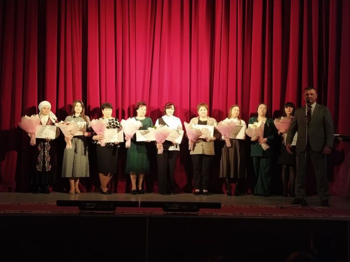 Арчада мәдәният өлкәсендә эшләүчеләргә Рәхмәт хатлары тапшырылды