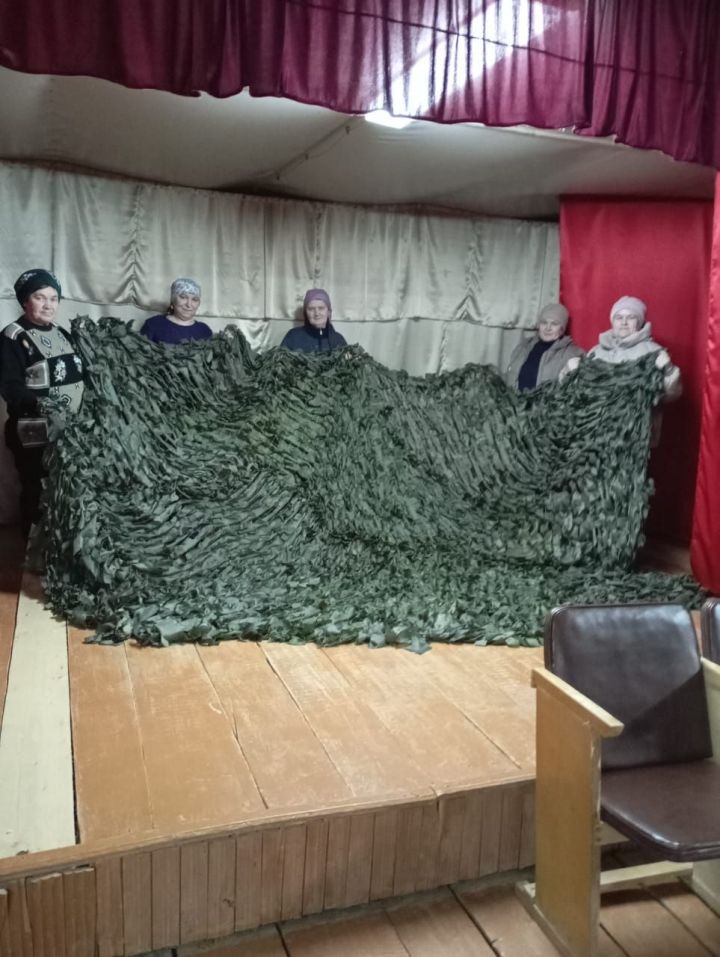 Күңел җылысын биреп челтәр үрәләр