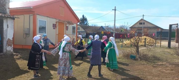 Югары Ослан районында кунакта