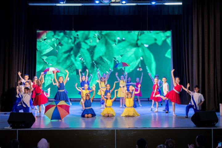 В Арском районном Доме культуры прошел отчетный благотворительный концерт Арской детской школы искусств