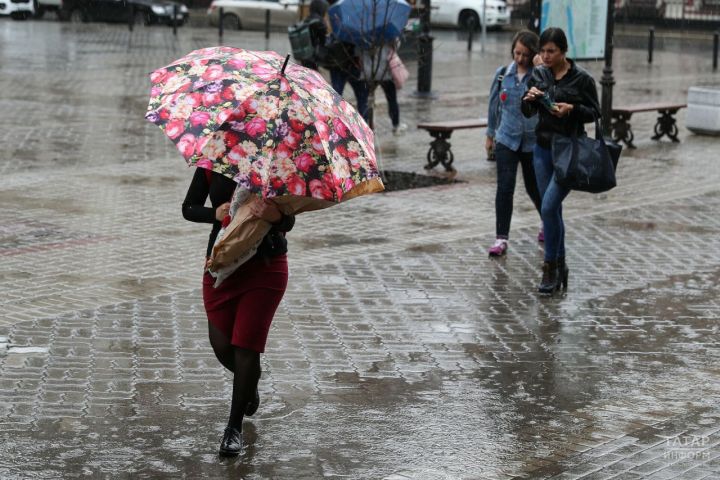 Бүген Татарстанда яңгырлар һәм көчле җил көтелә