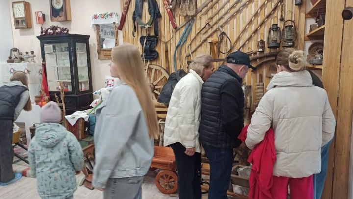 Балалар һәм оныклар белән туган авылда