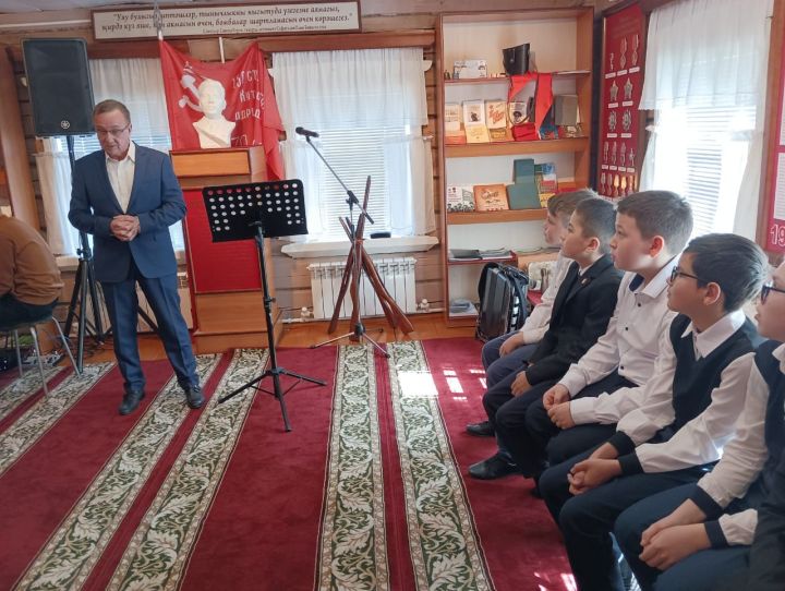 Җыр - ул тарих