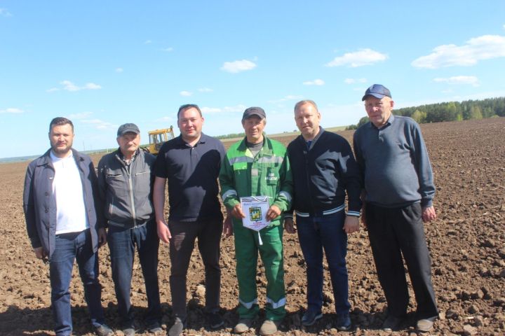 Кыр батырларына - бүләкләр