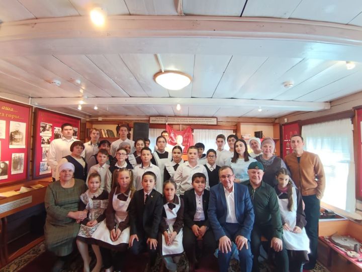 Җыр - ул тарих