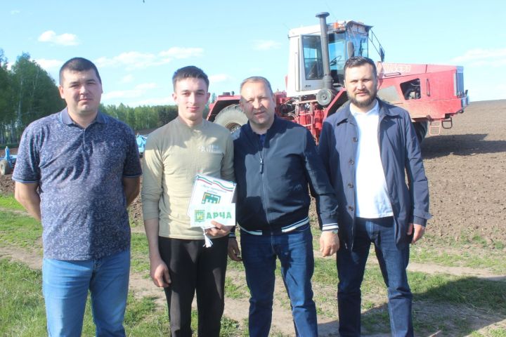 Кыр батырларына - бүләкләр