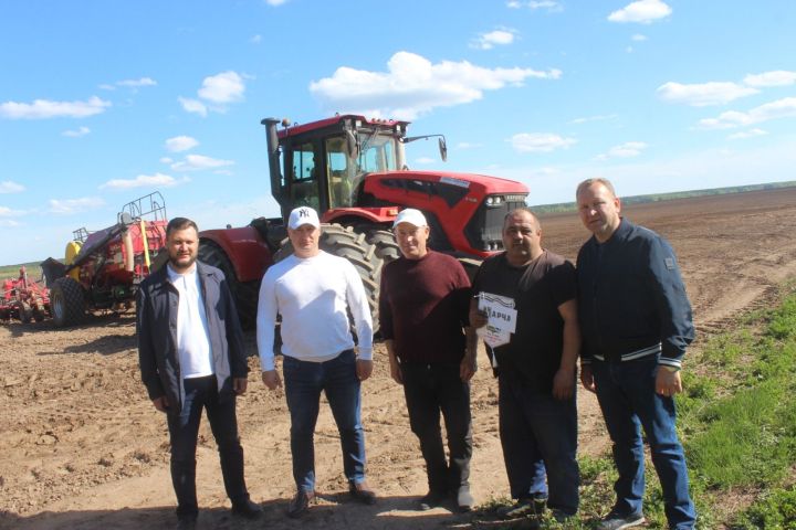 Кыр батырларына - бүләкләр