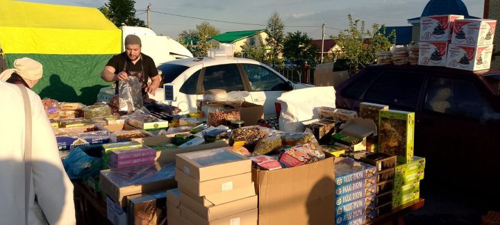 Бүген Шәрык мәчете янында хәләл ярминкә