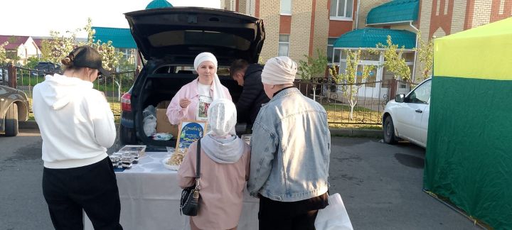 Бүген Шәрык мәчете янында хәләл ярминкә