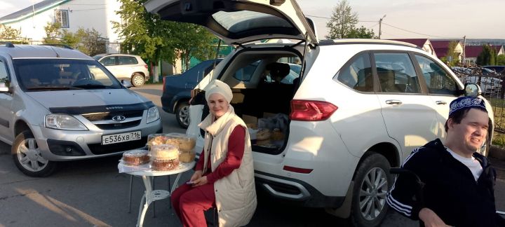 Бүген Шәрык мәчете янында хәләл ярминкә