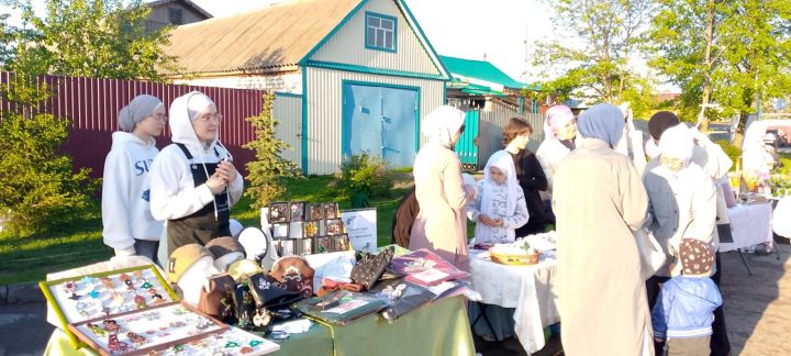 Бүген Шәрык мәчете янында хәләл ярминкә