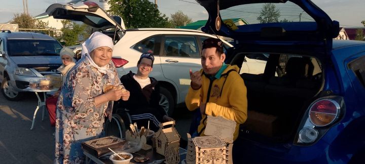 Бүген Шәрык мәчете янында хәләл ярминкә