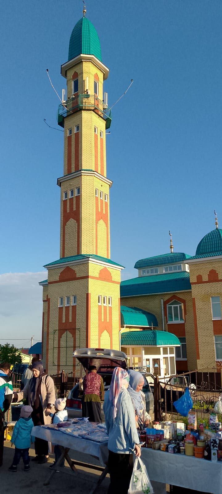 Бүген Шәрык мәчете янында хәләл ярминкә