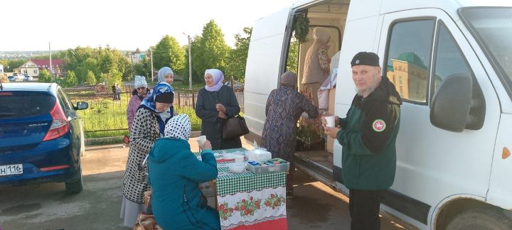 Бүген Шәрык мәчете янында хәләл ярминкә