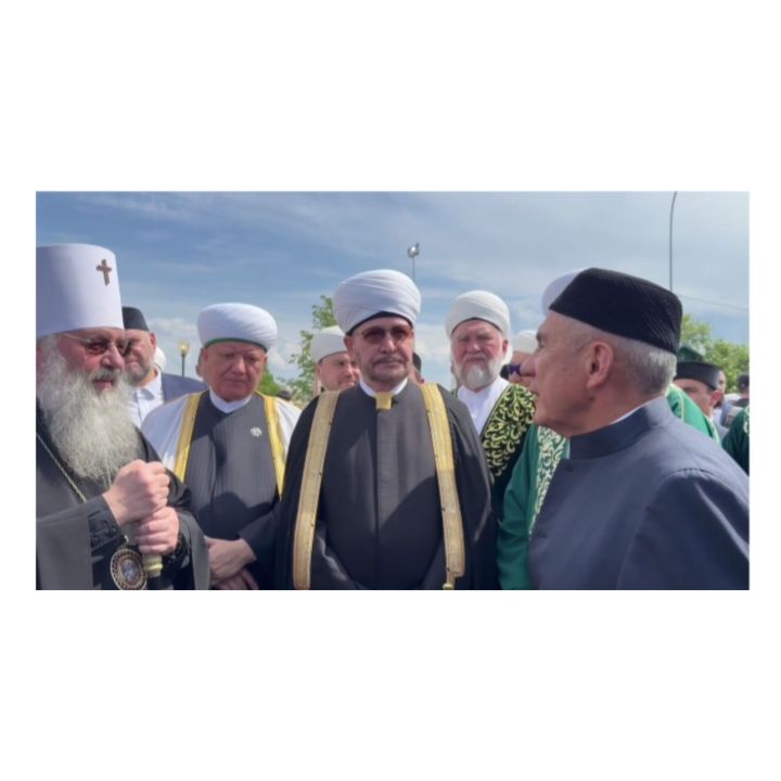 Рөстәм Миңнеханов «Изге Болгар җыены»нда Татарстан диннәренең бердәмлеген билгеләп үтте