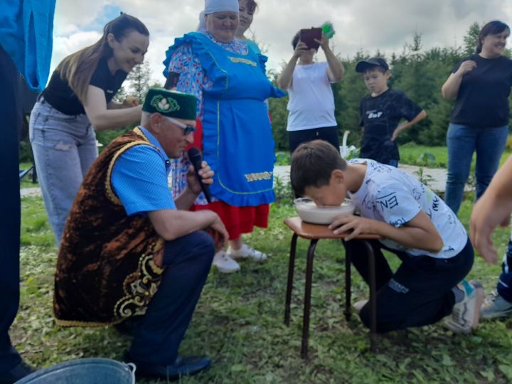 Үрнәк авыл җирлеге мәдәният хезмәткәрләре Арча картлар интернат-йортында Сабантуй уздырды