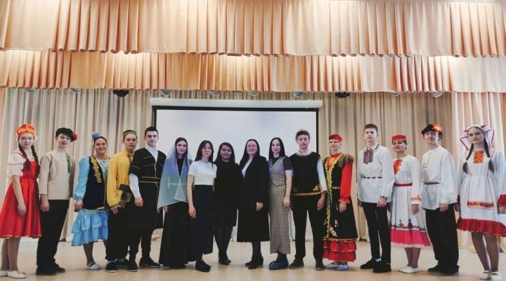 «Тере поэзия чишмәсе» мәктәбебез диварларында халыкларны һәм буыннарны берләштерде