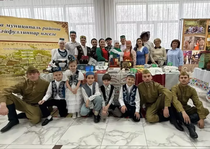 Хәлфиннар гаиләсе шәҗәрәләр бәйгесендә район данын яклады